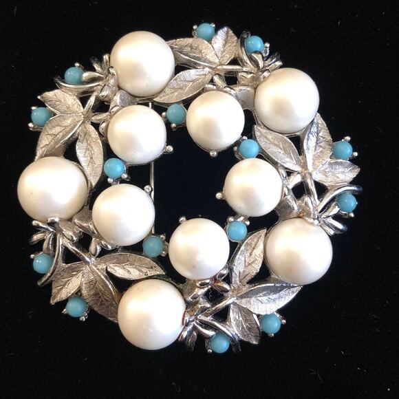 Vintage Sarah Coventry Alaskan Summer Wreath Brooch/pin Silver Tone 2”Round - Picture 1 of 4